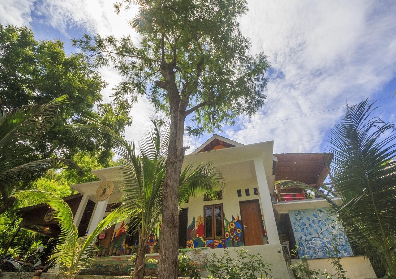 Hostel Dorme Tree Labuan Bajo Exterior foto